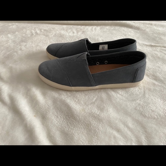 Toms slide on - Picture 3 of 3